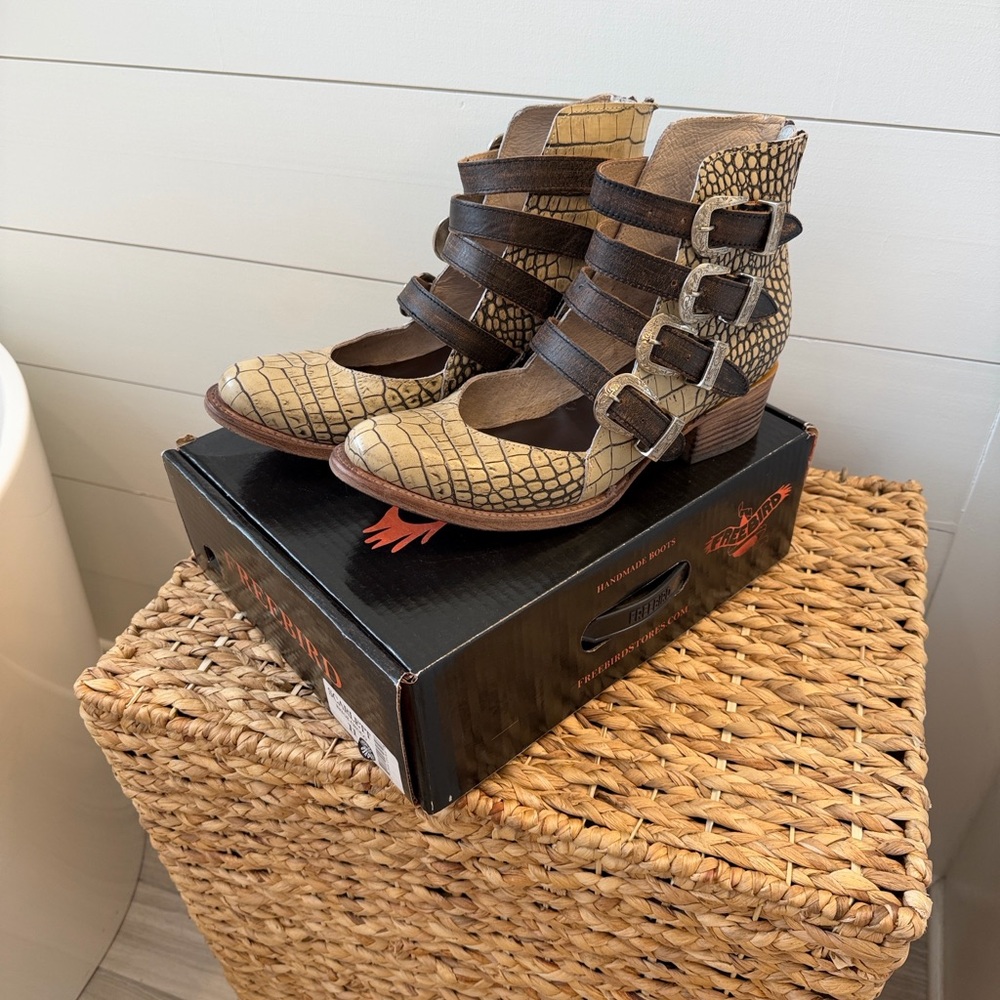 Freebird Scarlett Beige Croco Footwear